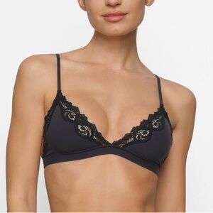 SKIMS Fits Everybody lace Triangle Bralette